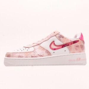 【AT2768】NIKE WMNS AIR FORCE 1'07 LX エアフォース1'07 LXは、ローカットでおしゃれでカジュアルなスポーツシューズです。