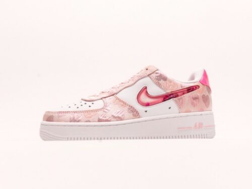 【AT2768】NIKE WMNS AIR FORCE 1'07 LX エアフォース1'07 LXは、ローカットでおしゃれでカジュアルなスポーツシューズです。