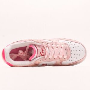 【AT2768】NIKE WMNS AIR FORCE 1'07 LX エアフォース1'07 LXは、ローカットでおしゃれでカジュアルなスポーツシューズです。