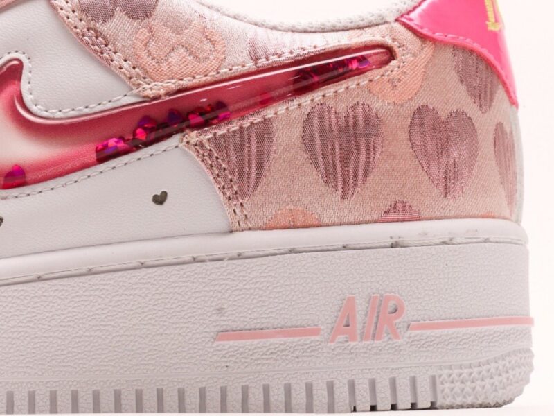 【AT2768】NIKE WMNS AIR FORCE 1'07 LX エアフォース1'07 LXは、ローカットでおしゃれでカジュアルなスポーツシューズです。