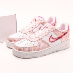 【AT2768】NIKE WMNS AIR FORCE 1'07 LX エアフォース1'07 LXは、ローカットでおしゃれでカジュアルなスポーツシューズです。