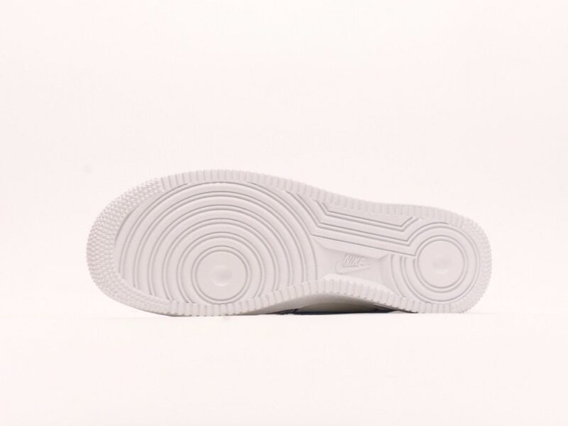 【AT2769】Nike Air Force 1´07 Low ナイキ エア フォース 1´07 ロー 多様なスポーツ用の快適なソールと優れたミッドソールデザイン
