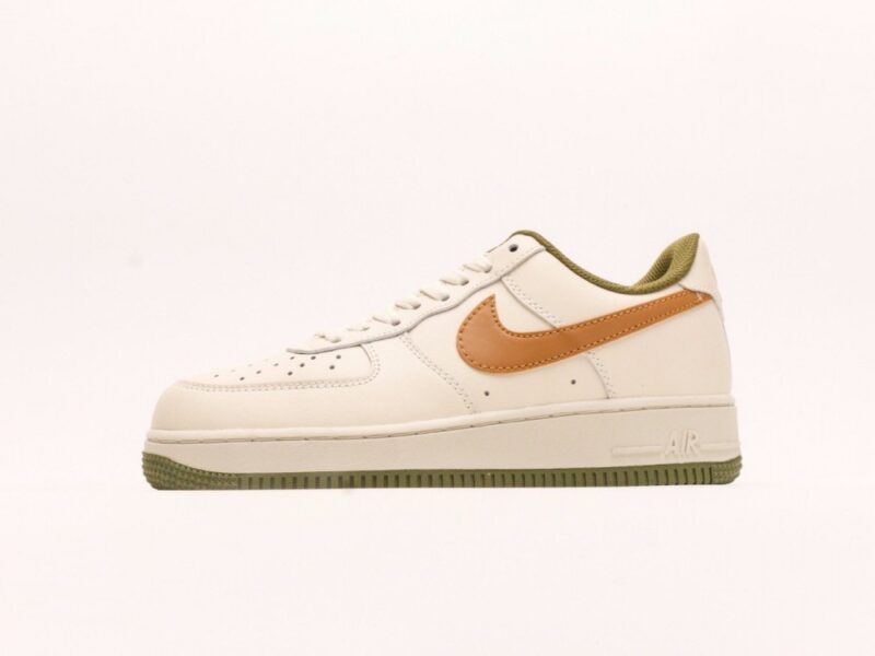 【AT2770】NIKE WMNS AIR FORCE 1'07 LX エアフォース1ローカット多用途スニーカー