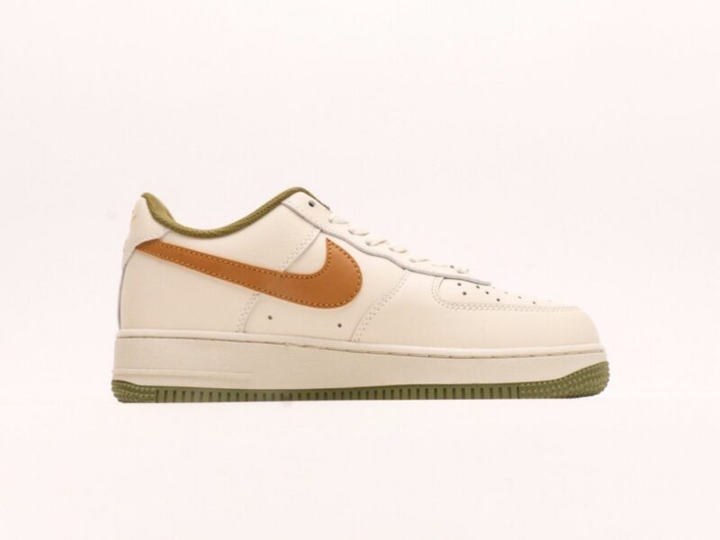 【AT2770】NIKE WMNS AIR FORCE 1'07 LX エアフォース1ローカット多用途スニーカー
