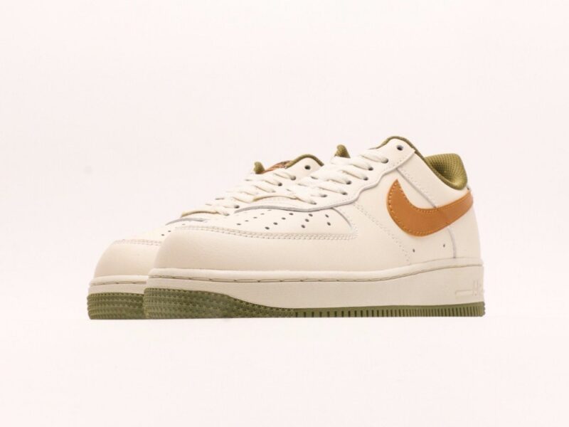 【AT2770】NIKE WMNS AIR FORCE 1'07 LX エアフォース1ローカット多用途スニーカー