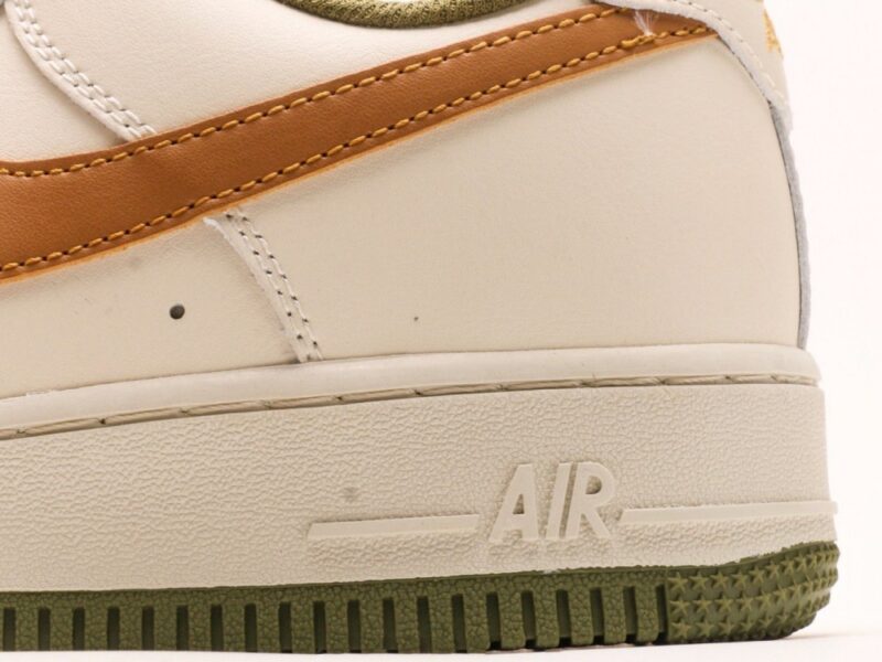 【AT2770】NIKE WMNS AIR FORCE 1'07 LX エアフォース1ローカット多用途スニーカー