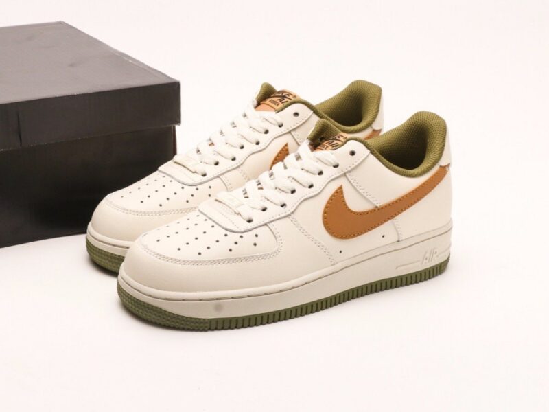 【AT2770】NIKE WMNS AIR FORCE 1'07 LX エアフォース1ローカット多用途スニーカー