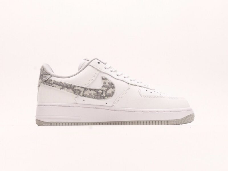 【AT2774】Dior x NikeのNike Air Force 1 Lowは、万能でカジュアルなスポーツシューズです。