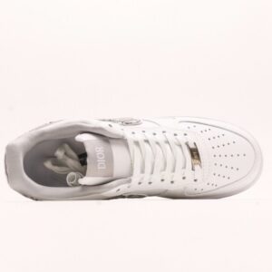 【AT2774】Dior x NikeのNike Air Force 1 Lowは、万能でカジュアルなスポーツシューズです。