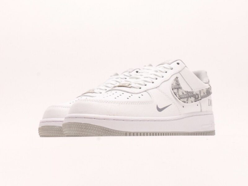 【AT2774】Dior x NikeのNike Air Force 1 Lowは、万能でカジュアルなスポーツシューズです。