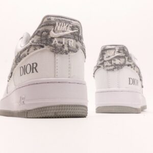 【AT2774】Dior x NikeのNike Air Force 1 Lowは、万能でカジュアルなスポーツシューズです。