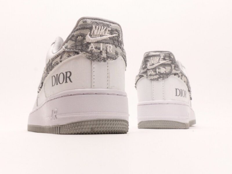 【AT2774】Dior x NikeのNike Air Force 1 Lowは、万能でカジュアルなスポーツシューズです。