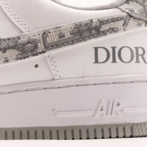 【AT2774】Dior x NikeのNike Air Force 1 Lowは、万能でカジュアルなスポーツシューズです。