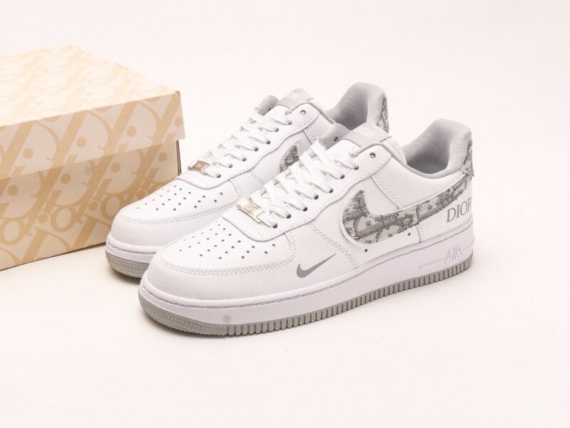 【AT2774】Dior x NikeのNike Air Force 1 Lowは、万能でカジュアルなスポーツシューズです。