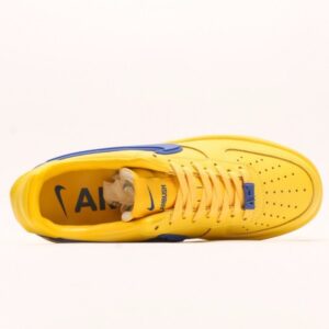 【AT2780】Ambush x Nk Air Force 1'07 Low アンブッシュ x Nk エアフォース1‘07 ロー SPは、シグネチャーのスウッシュをかかげ、ヒールに延びる ツネとインソールにアンブッシュブランドのロゴをあしらった、全体的にシンプルで大胆なデザインの一足です。