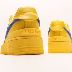 【AT2780】Ambush x Nk Air Force 1'07 Low アンブッシュ x Nk エアフォース1‘07 ロー SPは、シグネチャーのスウッシュをかかげ、ヒールに延びる ツネとインソールにアンブッシュブランドのロゴをあしらった、全体的にシンプルで大胆なデザインの一足です。