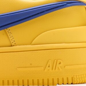 【AT2780】Ambush x Nk Air Force 1'07 Low アンブッシュ x Nk エアフォース1‘07 ロー SPは、シグネチャーのスウッシュをかかげ、ヒールに延びる ツネとインソールにアンブッシュブランドのロゴをあしらった、全体的にシンプルで大胆なデザインの一足です。