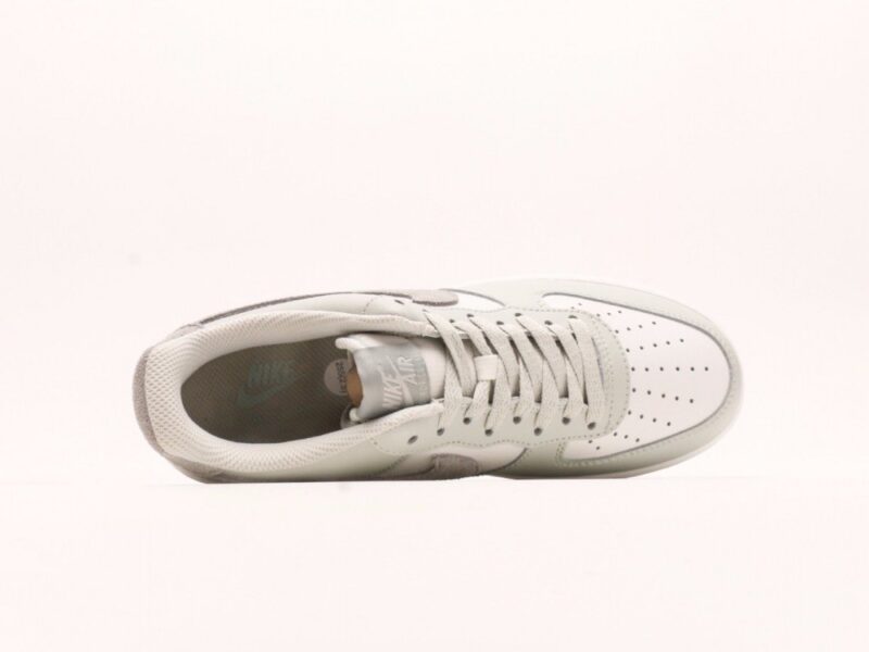 【AT2782】Nike Air Force 1 '07 Lowのエアクッション付きローカットスニーカー。ベーシックかつ厚底で身長を盛り上げるカジュアルスポーツシューズ。