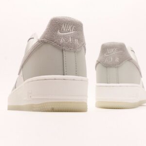 【AT2782】Nike Air Force 1 '07 Lowのエアクッション付きローカットスニーカー。ベーシックかつ厚底で身長を盛り上げるカジュアルスポーツシューズ。