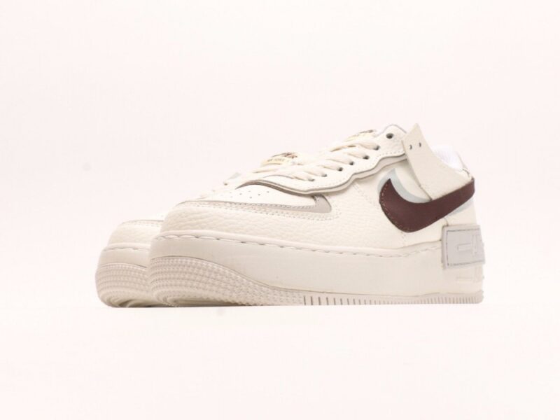 【AT2787】NIKE WMNS Air Force 1 Shadowの新しいガーリーな解体主義デザイン。パステルカラーのエアフォース1で軽量でハイトップ、ローカット、マッチングスニーカー。