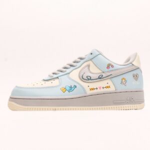 【AT2789】Nike Air Force 1'07 Low Love Letter 七夕限定 飛鳥の手紙 エアフォース1'07 ロー ラブレター 七夕限定 空軍1 ロー これは青灰色を基調としたシューズです。