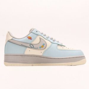 【AT2789】Nike Air Force 1'07 Low Love Letter 七夕限定 飛鳥の手紙 エアフォース1'07 ロー ラブレター 七夕限定 空軍1 ロー これは青灰色を基調としたシューズです。