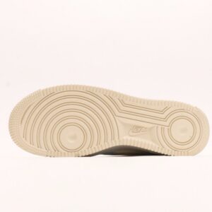【AT2789】Nike Air Force 1'07 Low Love Letter 七夕限定 飛鳥の手紙 エアフォース1'07 ロー ラブレター 七夕限定 空軍1 ロー これは青灰色を基調としたシューズです。