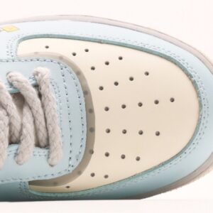 【AT2789】Nike Air Force 1'07 Low Love Letter 七夕限定 飛鳥の手紙 エアフォース1'07 ロー ラブレター 七夕限定 空軍1 ロー これは青灰色を基調としたシューズです。