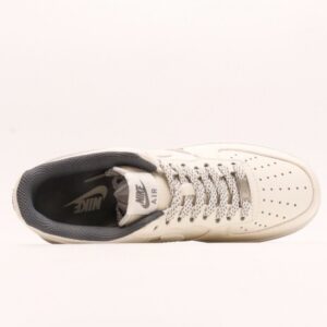 【AT2790】LV x NikeのNike Air Force 1'07 Low LVコラボ-オフホワイトグレーのスウッシュエアフォース1ローカットカジュアルスニーカー