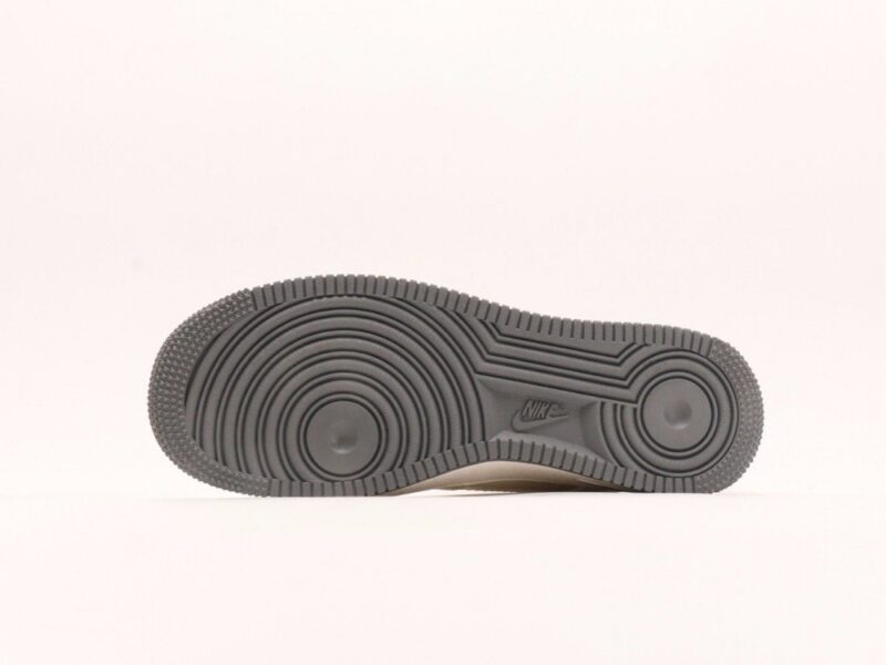【AT2790】LV x NikeのNike Air Force 1'07 Low LVコラボ-オフホワイトグレーのスウッシュエアフォース1ローカットカジュアルスニーカー