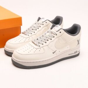 【AT2790】LV x NikeのNike Air Force 1'07 Low LVコラボ-オフホワイトグレーのスウッシュエアフォース1ローカットカジュアルスニーカー