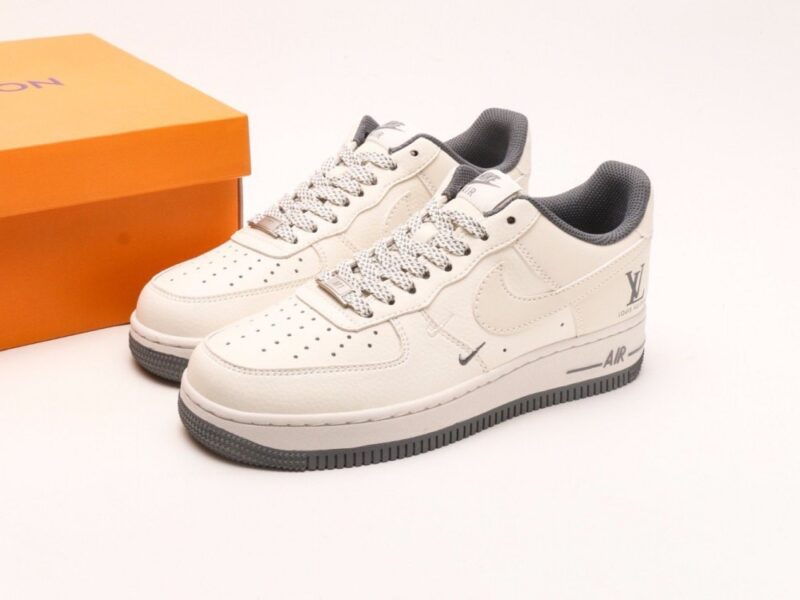 【AT2790】LV x NikeのNike Air Force 1'07 Low LVコラボ-オフホワイトグレーのスウッシュエアフォース1ローカットカジュアルスニーカー