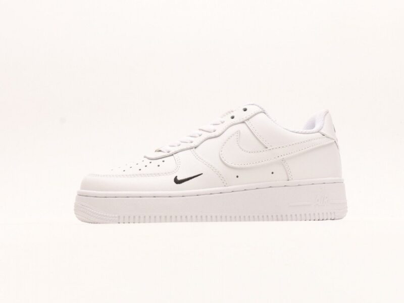 【AT2791】Nike AIR FORCE 1‘07 エアフォース1‘07 ローカットの汎用モデル ランニングシューズ 弾力性の高いクッション性能と優れたミッドソールデザイン