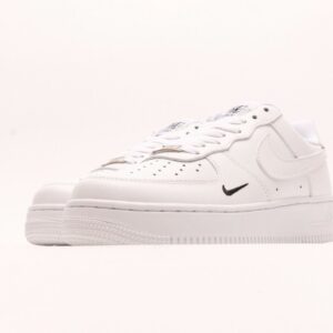 【AT2791】Nike AIR FORCE 1‘07 エアフォース1‘07 ローカットの汎用モデル ランニングシューズ 弾力性の高いクッション性能と優れたミッドソールデザイン