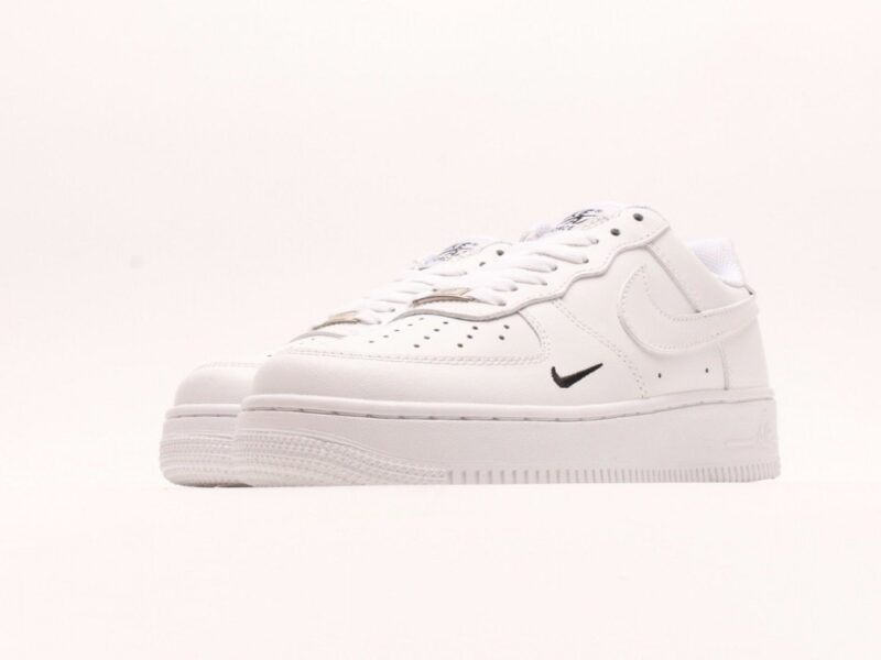 【AT2791】Nike AIR FORCE 1‘07 エアフォース1‘07 ローカットの汎用モデル ランニングシューズ 弾力性の高いクッション性能と優れたミッドソールデザイン