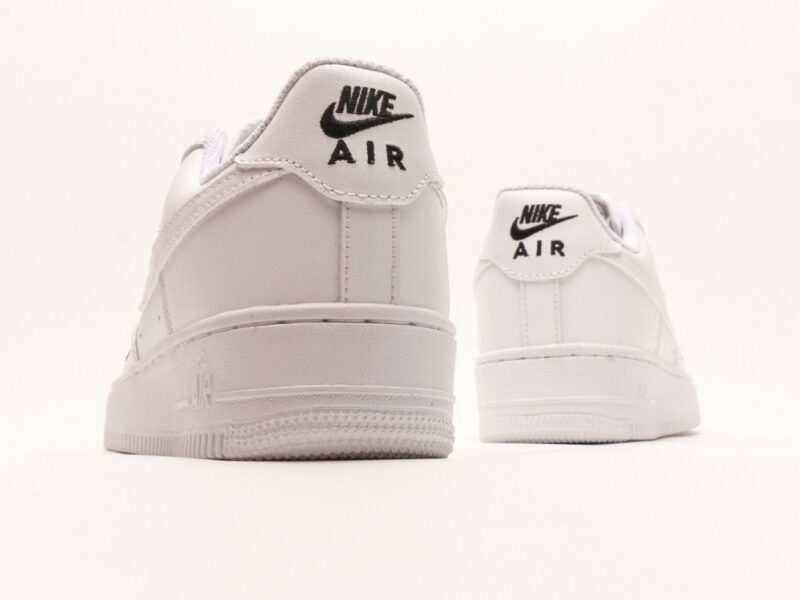 【AT2791】Nike AIR FORCE 1‘07 エアフォース1‘07 ローカットの汎用モデル ランニングシューズ 弾力性の高いクッション性能と優れたミッドソールデザイン