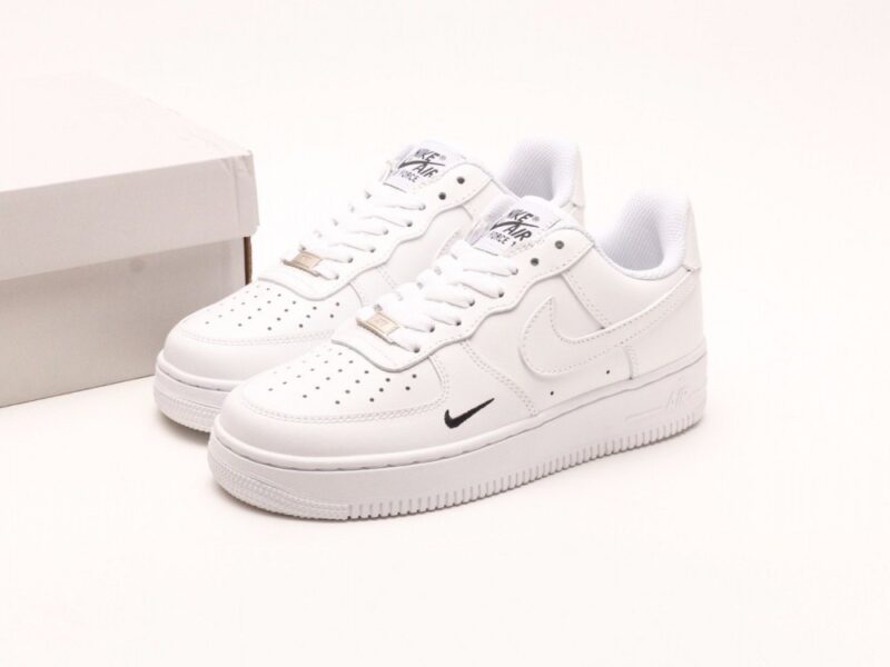 【AT2791】Nike AIR FORCE 1‘07 エアフォース1‘07 ローカットの汎用モデル ランニングシューズ 弾力性の高いクッション性能と優れたミッドソールデザイン