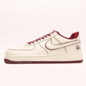 【AT2792】Stussy x Nike ステューシー×ナイキ Nike Air Force 1 Low。靴は、細かいレザーで作られており、メッシュの舌と裏地が一定の通気性を提供します。