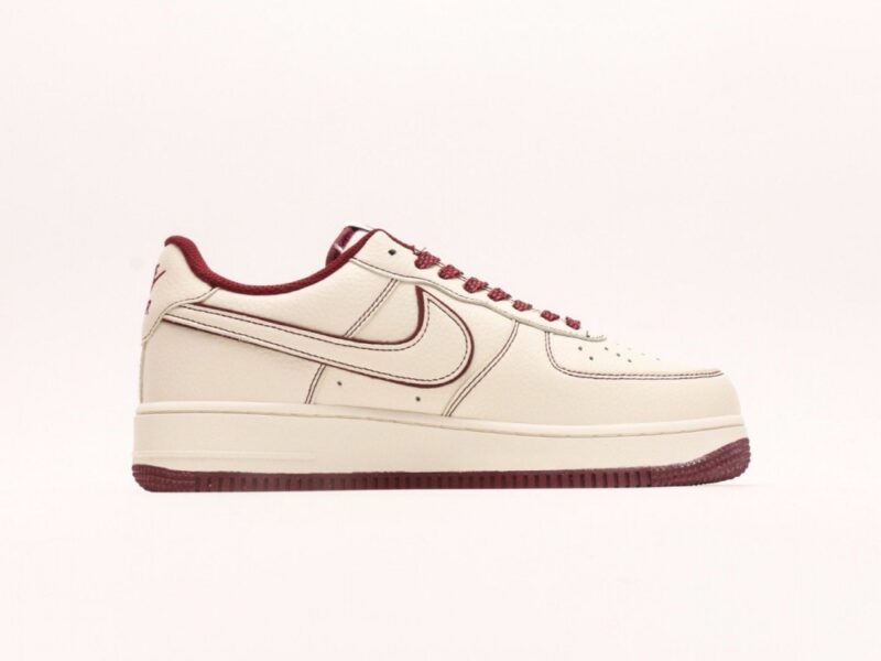 【AT2792】Stussy x Nike ステューシー×ナイキ Nike Air Force 1 Low。靴は、細かいレザーで作られており、メッシュの舌と裏地が一定の通気性を提供します。
