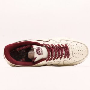 【AT2792】Stussy x Nike ステューシー×ナイキ Nike Air Force 1 Low。靴は、細かいレザーで作られており、メッシュの舌と裏地が一定の通気性を提供します。