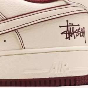 【AT2792】Stussy x Nike ステューシー×ナイキ Nike Air Force 1 Low。靴は、細かいレザーで作られており、メッシュの舌と裏地が一定の通気性を提供します。
