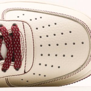 【AT2792】Stussy x Nike ステューシー×ナイキ Nike Air Force 1 Low。靴は、細かいレザーで作られており、メッシュの舌と裏地が一定の通気性を提供します。