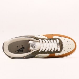 【AT2793】Nike Air Force 1´07 Low Tom and Jerry エアフォース1のローカットモデル、柔軟で弾力性に富んだクッショニング性能と優れたミッドソールデザイン。