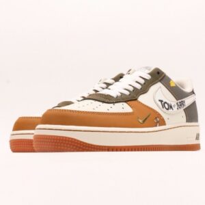 【AT2793】Nike Air Force 1´07 Low Tom and Jerry エアフォース1のローカットモデル、柔軟で弾力性に富んだクッショニング性能と優れたミッドソールデザイン。