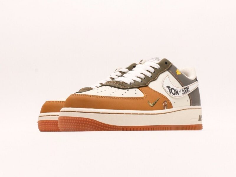 【AT2793】Nike Air Force 1´07 Low Tom and Jerry エアフォース1のローカットモデル、柔軟で弾力性に富んだクッショニング性能と優れたミッドソールデザイン。