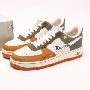 【AT2793】Nike Air Force 1´07 Low Tom and Jerry エアフォース1のローカットモデル、柔軟で弾力性に富んだクッショニング性能と優れたミッドソールデザイン。