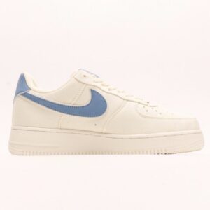 【AT2795】Nike Air Force 1 Lowは、汎用性の高いカジュアルスポーツシューズです。