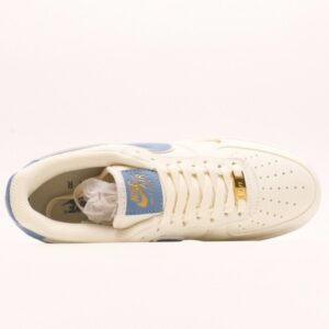 【AT2795】Nike Air Force 1 Lowは、汎用性の高いカジュアルスポーツシューズです。