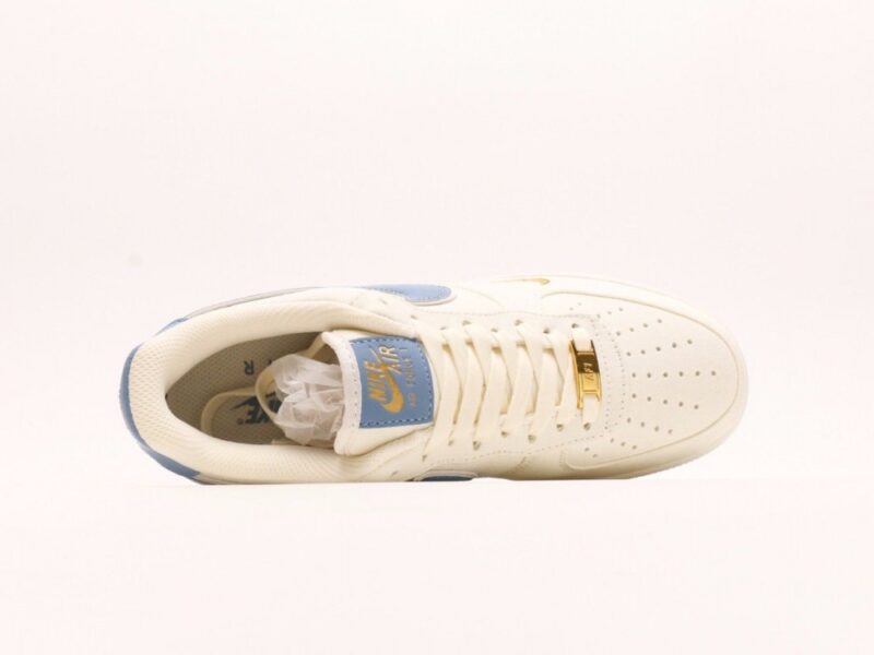 【AT2795】Nike Air Force 1 Lowは、汎用性の高いカジュアルスポーツシューズです。