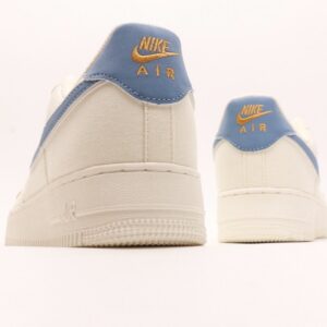 【AT2795】Nike Air Force 1 Lowは、汎用性の高いカジュアルスポーツシューズです。